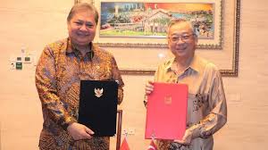 Singapore and Indonesia are working closely together to build a stronger friendship and help each other grow. Recently, the leaders of both countries met and agreed to work on important issues together, such as defense and airspace management. They celebrated the success of several agreements that made their partnership even stronger. These agreements show that both countries trust and respect each other, and they are ready to solve problems as a team. Plans to Create More Jobs A big focus of this partnership is to create more jobs for people in both countries. Singapore and Indonesia have signed new business deals and agreements in areas like transport, industry, and manpower. One of the main projects is the Tembesi Innovation District in Batam. This is a large, eco-friendly industrial park that is being built by companies from both countries. The project is expected to create around 20,000 new jobs and attract more businesses to the Batam, Bintan, and Karimun region. Singapore is already the biggest investor in Indonesia, putting in over US$20 billion last year, which helps create even more jobs.  The two countries are also working together in six main areas: manpower, investment, transport, farming, tourism, and the BBK region. These efforts will help workers find more opportunities and make it easier for people to work in both countries. Focusing on Innovation and the Future Singapore and Indonesia are not just thinking about today—they are planning for the future. They have agreed to work together on clean energy, new technology, and ways to lower pollution. One example is the Tech:X Programme, which will allow up to 1,000 young people from each country to work in technology jobs across borders. This will help both countries grow their technology sectors and give young workers valuable experience.  Both countries want to make sure their economies grow in a way that is good for the environment and creates good jobs for their people. By working together on these projects, Singapore and Indonesia hope to build a better future for everyone.